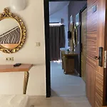 Serenity Hotel *