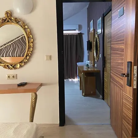 Serenity Hotel *